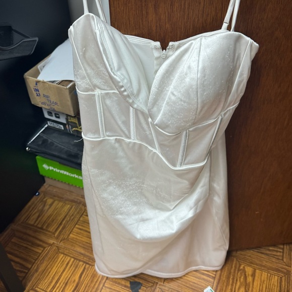 White Silk Windsor Dress corset style - Picture 3 of 5